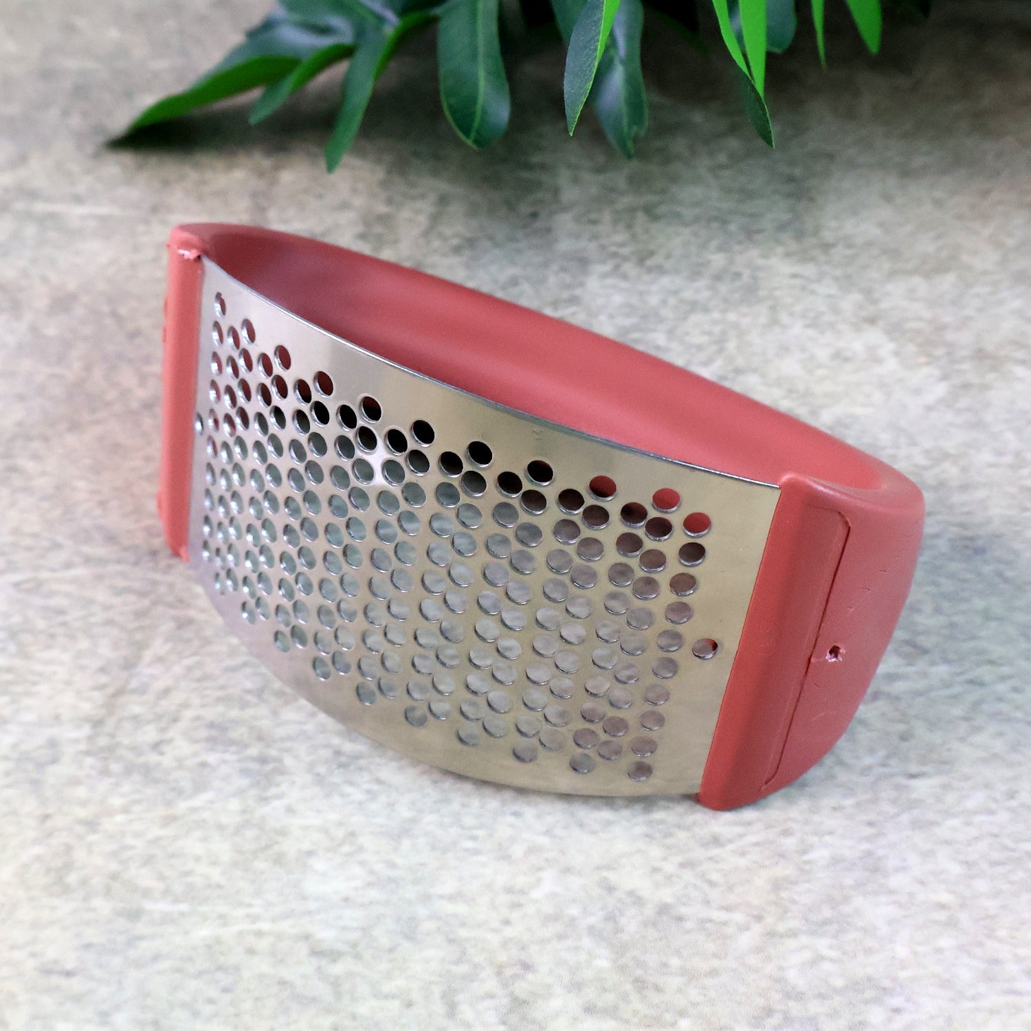 Supermom Premium Curve Garlic Press Crusher (1 Pc) Supermom Premium Curve Garlic Press Crusher (1 Pc)